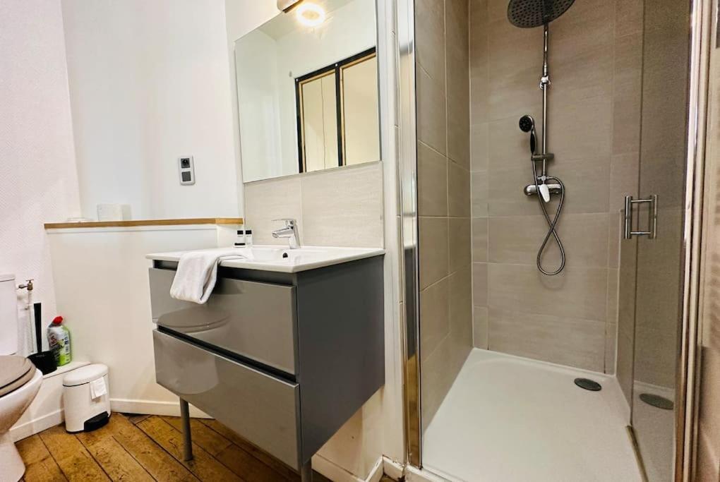 Standing Apartment T2 Near The Train Station And Tours Luaran gambar