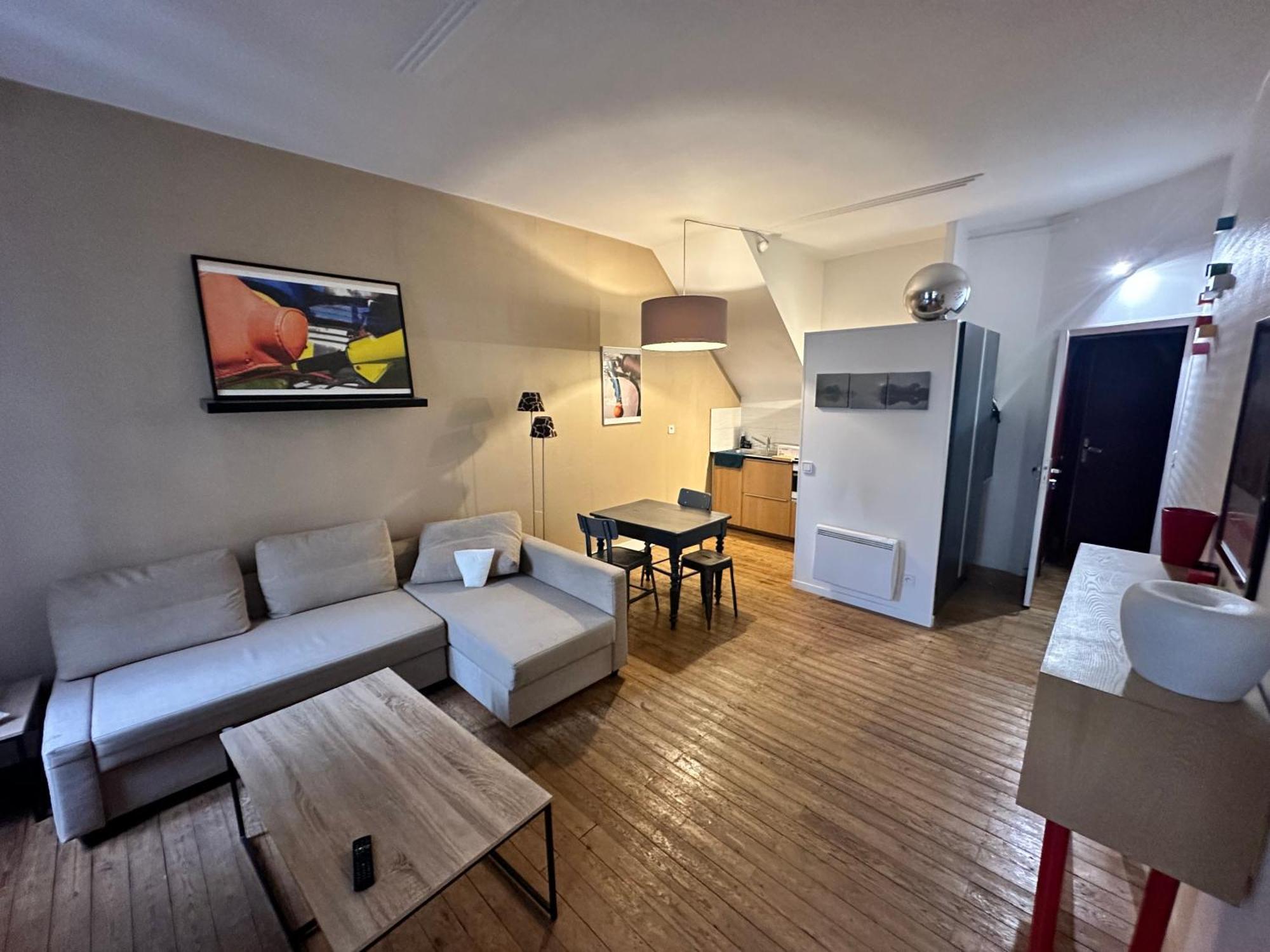 Standing Apartment T2 Near The Train Station And Tours Luaran gambar